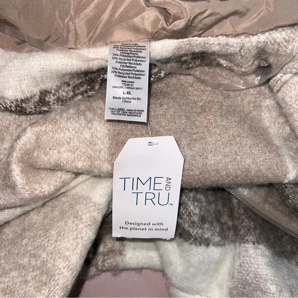 NWT Time & Tru Brown plaid poncho size L-XL Hooded Cozy 30% Recycled Fibers - Picture 9 of 16